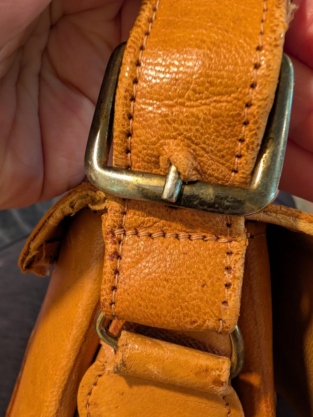 Handcrafted Vintage Tooled Leather Shoulder Bag - Flores' Bags - Picture 14 of 17
